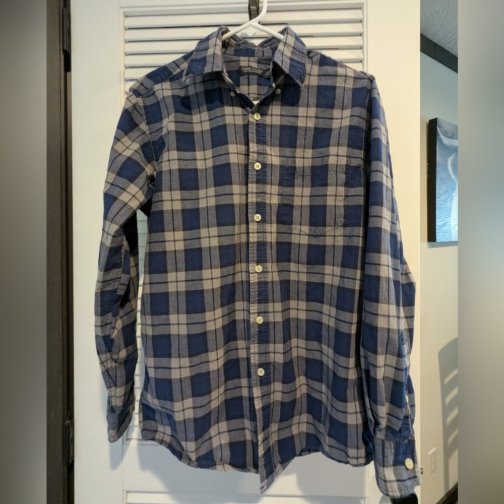 2 men's Faded Glory Button downs